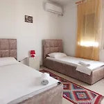 Bela Гостевой дом Тирана